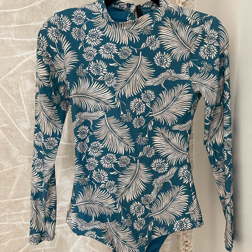 Savanhah One Piece in Caribbean Blue
AMUSE SOCIETY size small